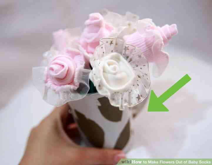 Image intitulée Faire des Fleurs de Chaussettes de Bébé Étape 12